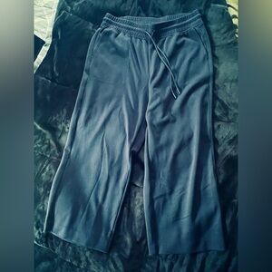 J. Jill Lounge crops in Navy sz M NWOT